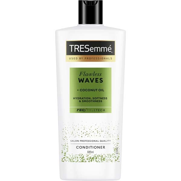 TRESemmé Flawless Waves hoitoaine 685ml